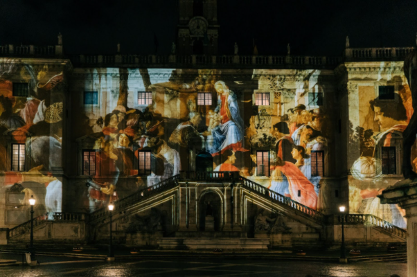 Prédio com imagens projetadas em videomapping